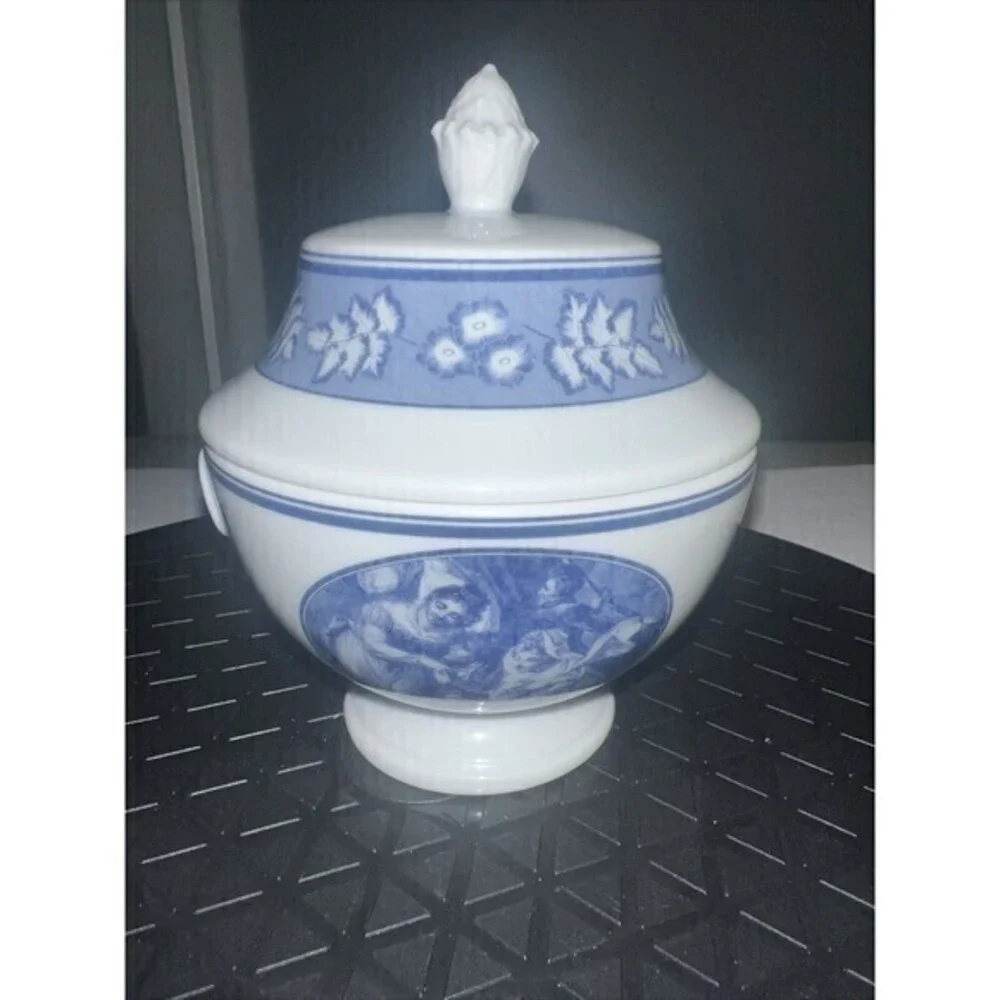 Royal Chateau Porcelains Japan Made for Estee Lauder Blue & White Covered‎ Bowl